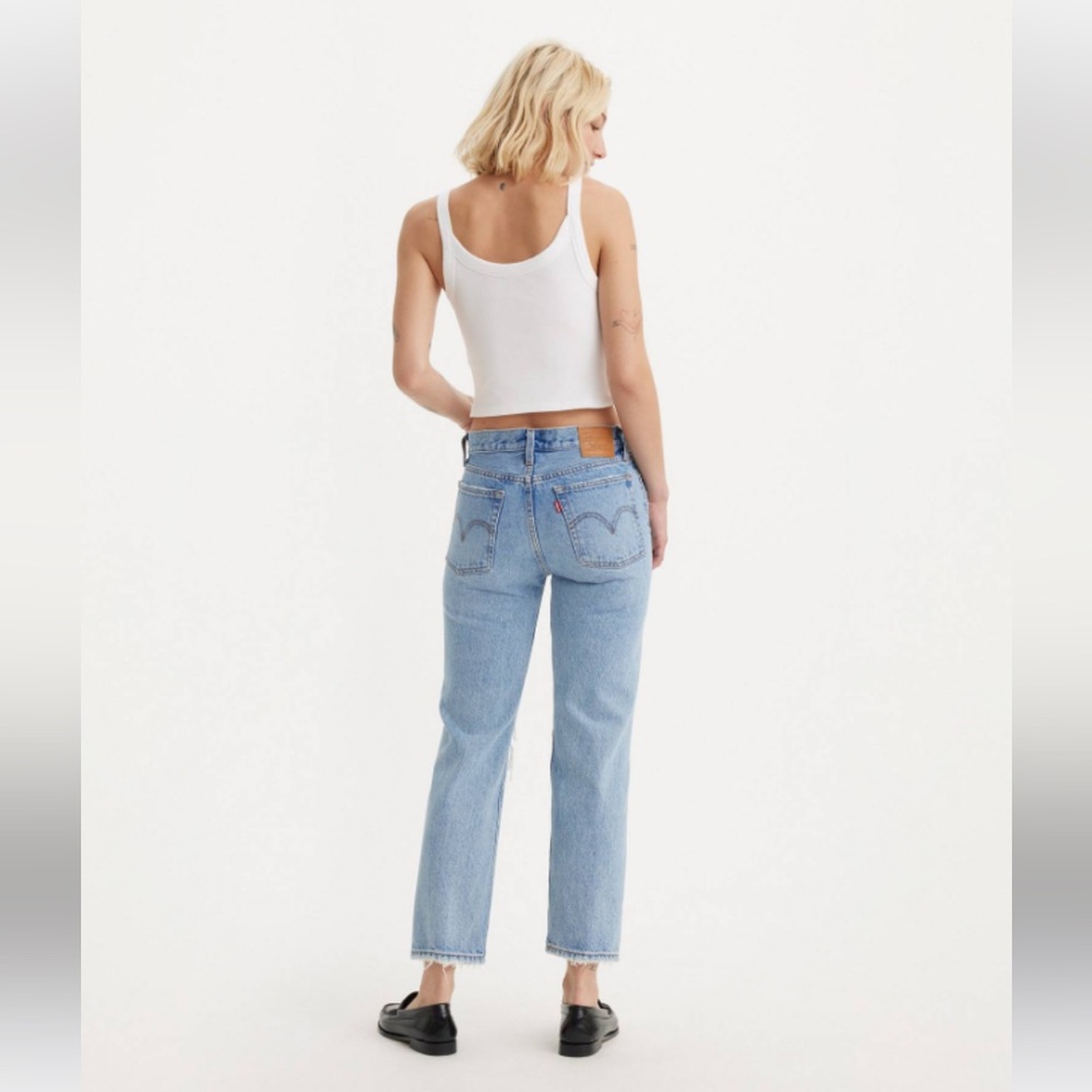 Levi’s Wedgie Light Wash Size 32
